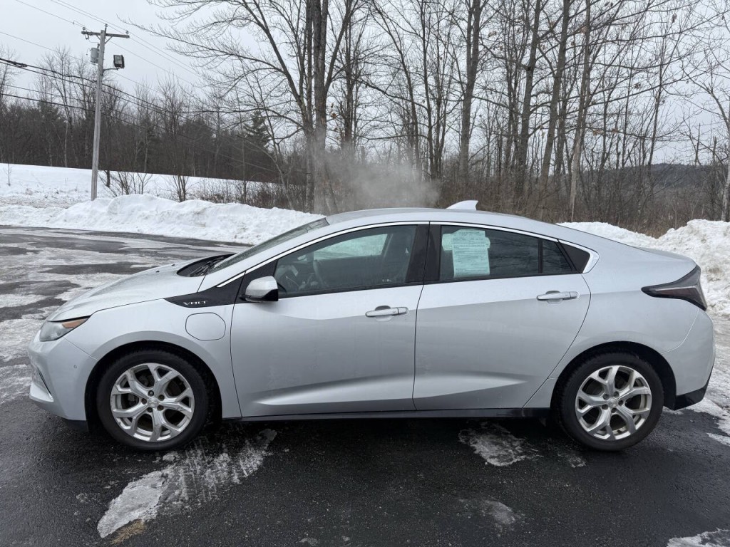 2017 Chevrolet Volt Image 2