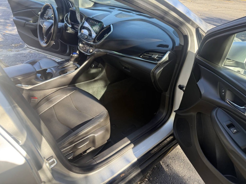 2017 Chevrolet Volt Image 12