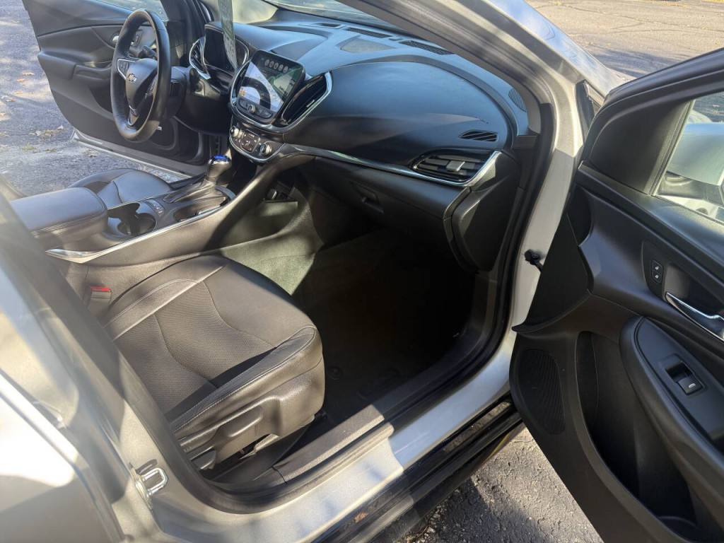 2017 Chevrolet Volt Image 17