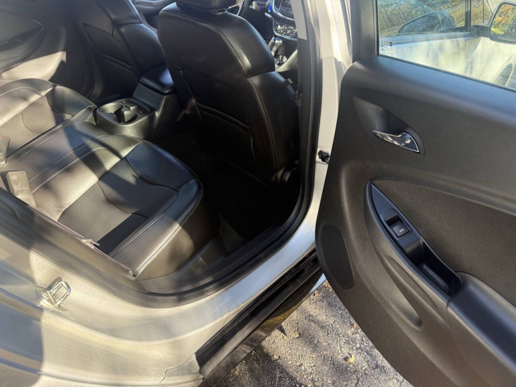 2017 Chevrolet Volt Image 18