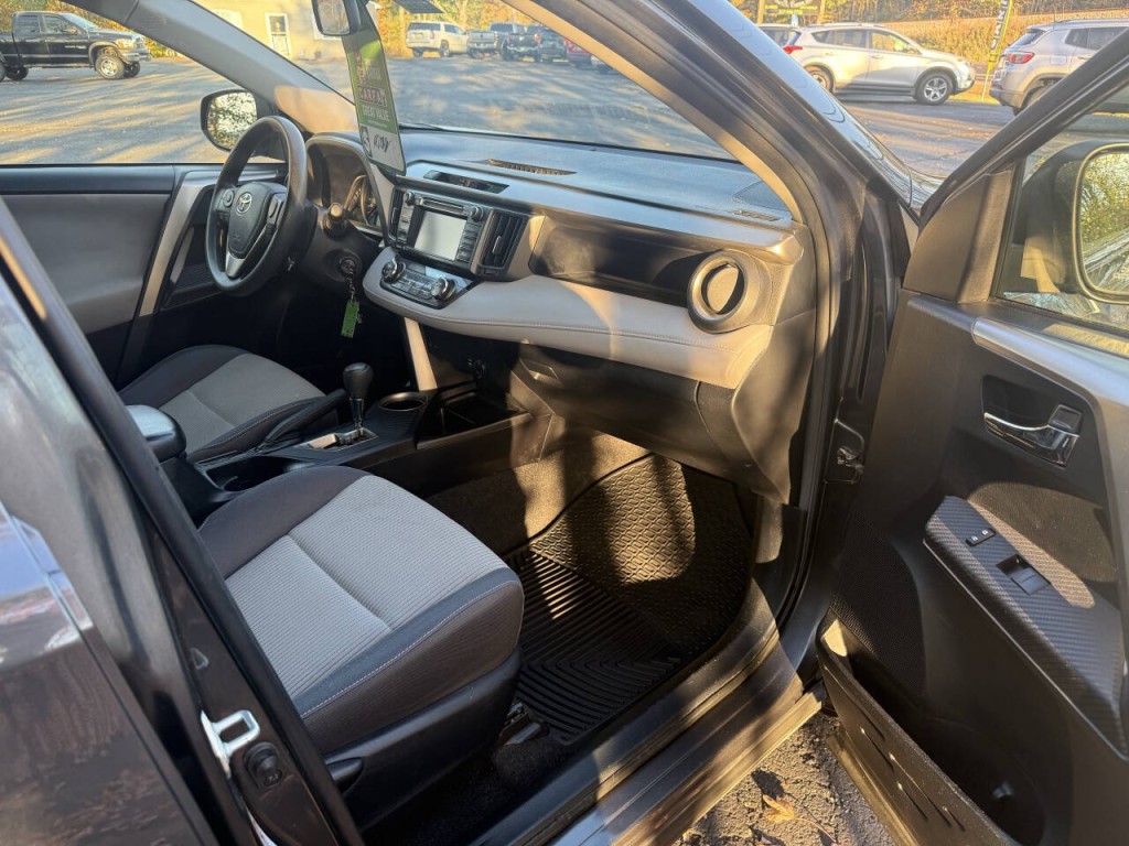 2015 Toyota Rav4 Image 4
