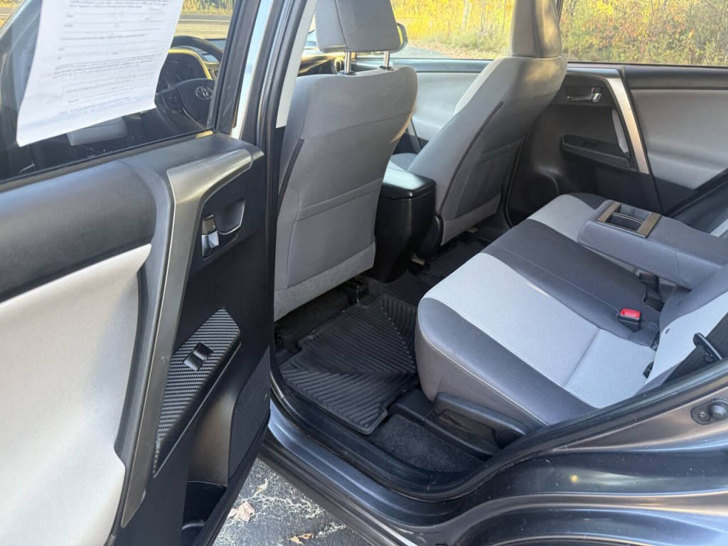 2015 Toyota Rav4 Image 6