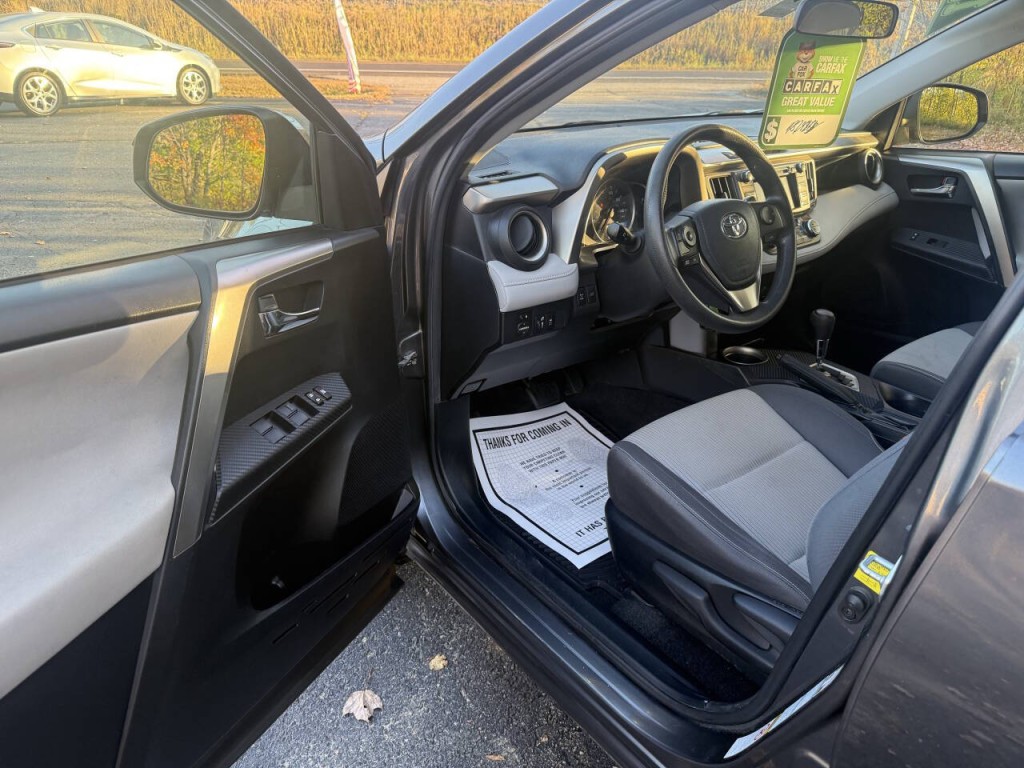 2015 Toyota Rav4 Image 9
