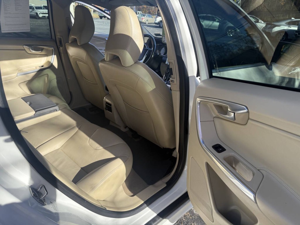 2015 Volvo XC60 Image 10