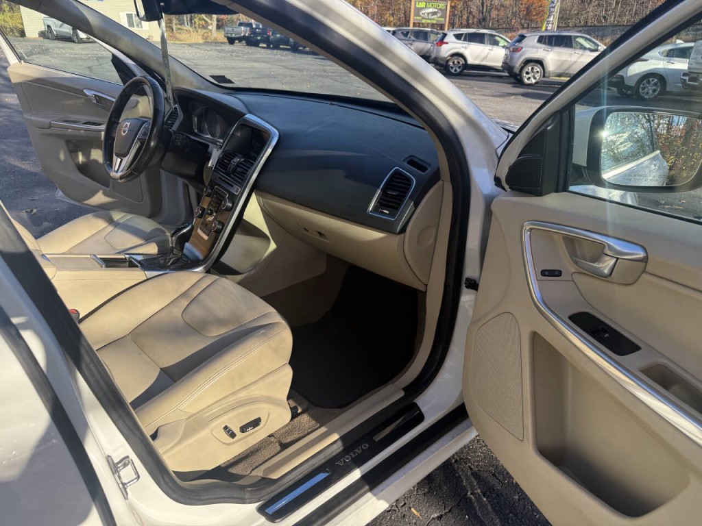 2015 Volvo XC60 Image 12