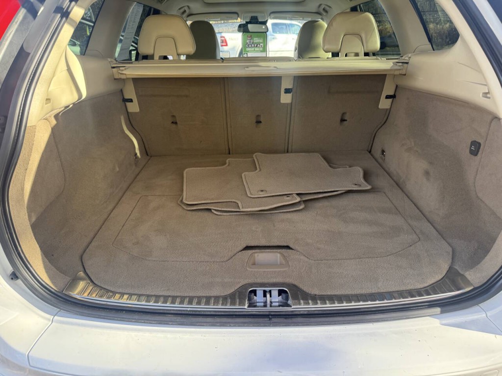 2015 Volvo XC60 Image 13