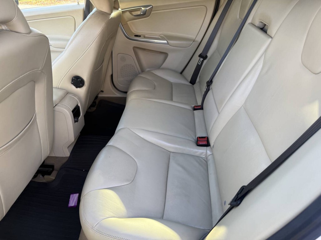 2015 Volvo XC60 Image 14