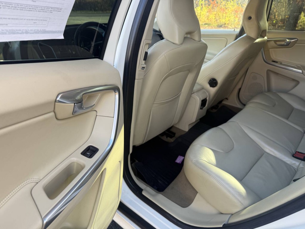 2015 Volvo XC60 Image 15