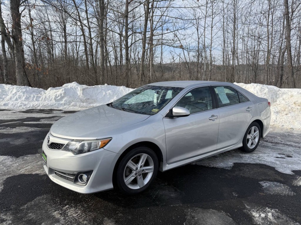 2014 Toyota Camry Image 2