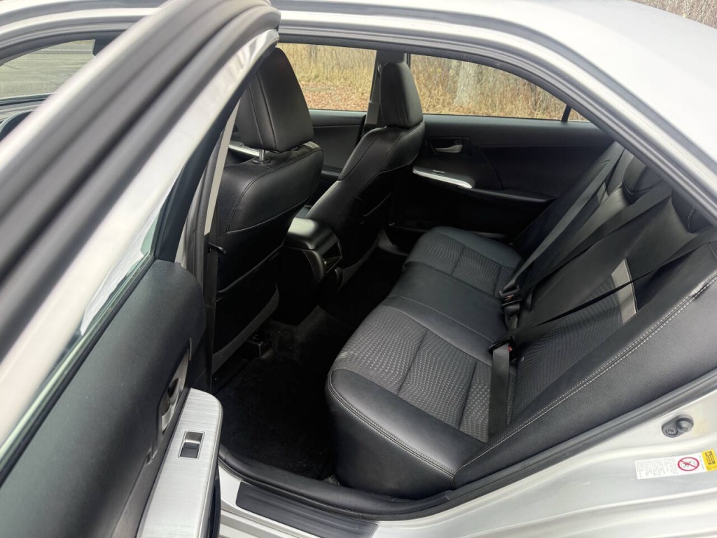 2014 Toyota Camry Image 9