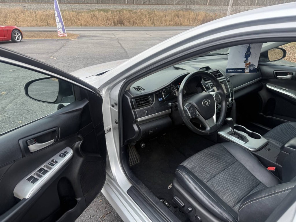 2014 Toyota Camry Image 13