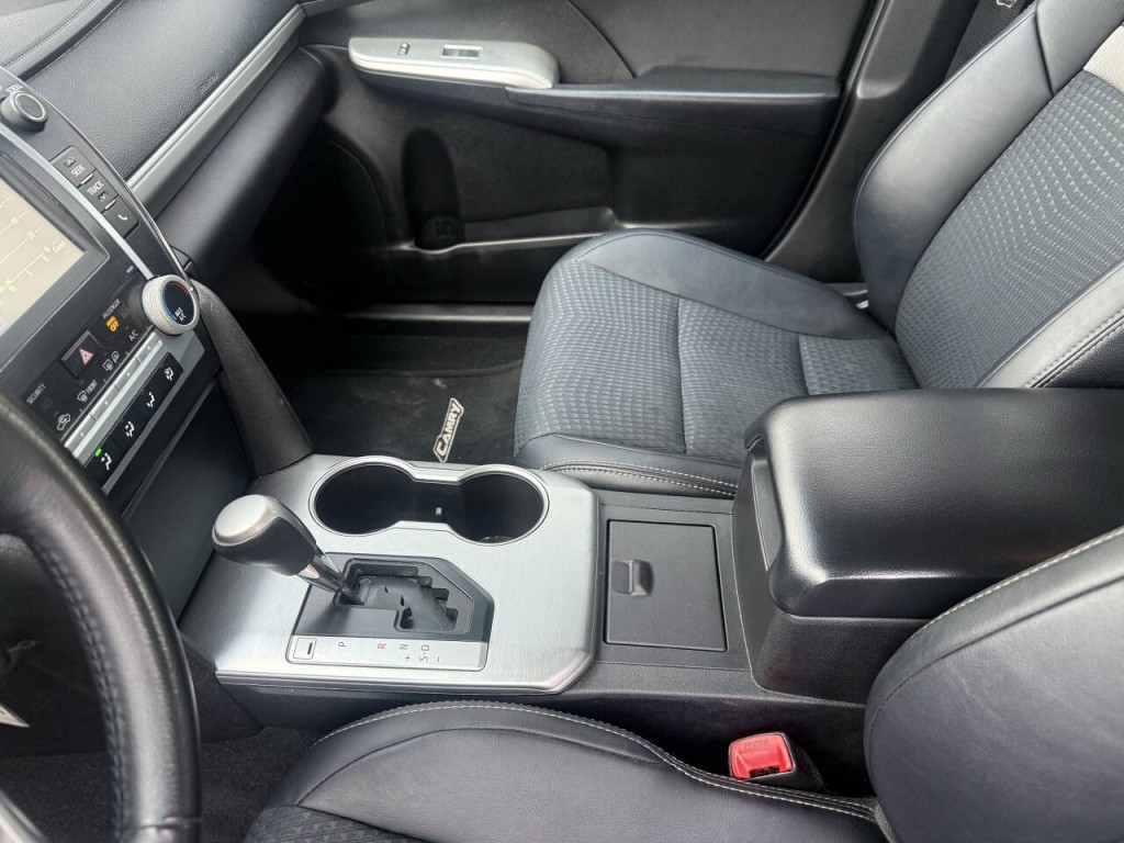 2014 Toyota Camry Image 14