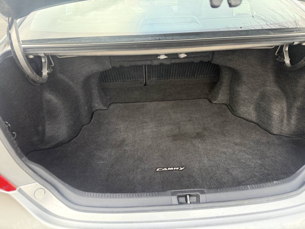 2014 Toyota Camry Image 16