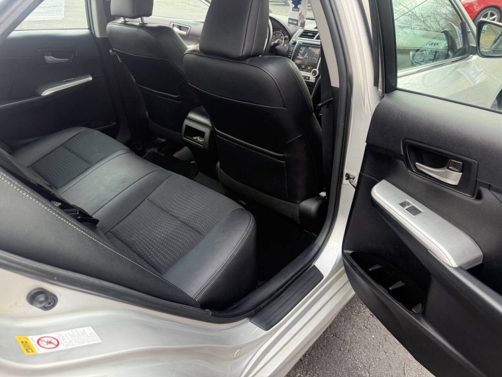 2014 Toyota Camry Image 18