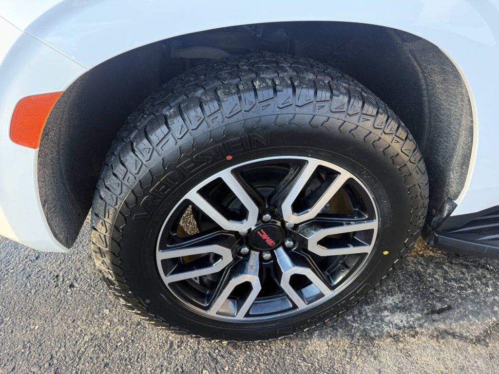 2021 GMC Yukon Image 8