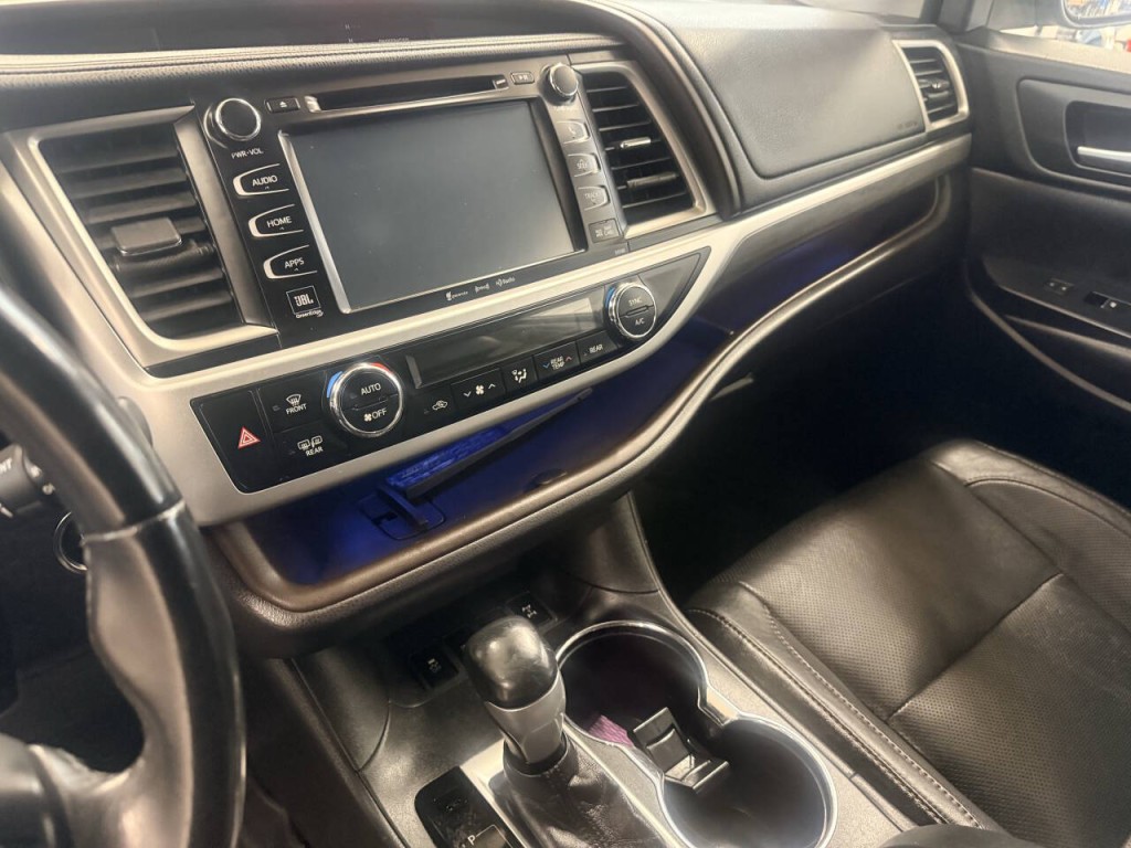 2017 Toyota Highlander Image 11