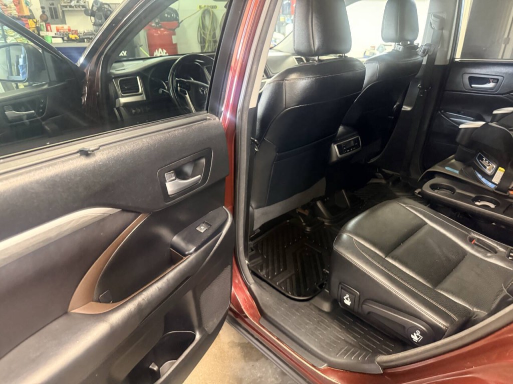 2017 Toyota Highlander Image 14