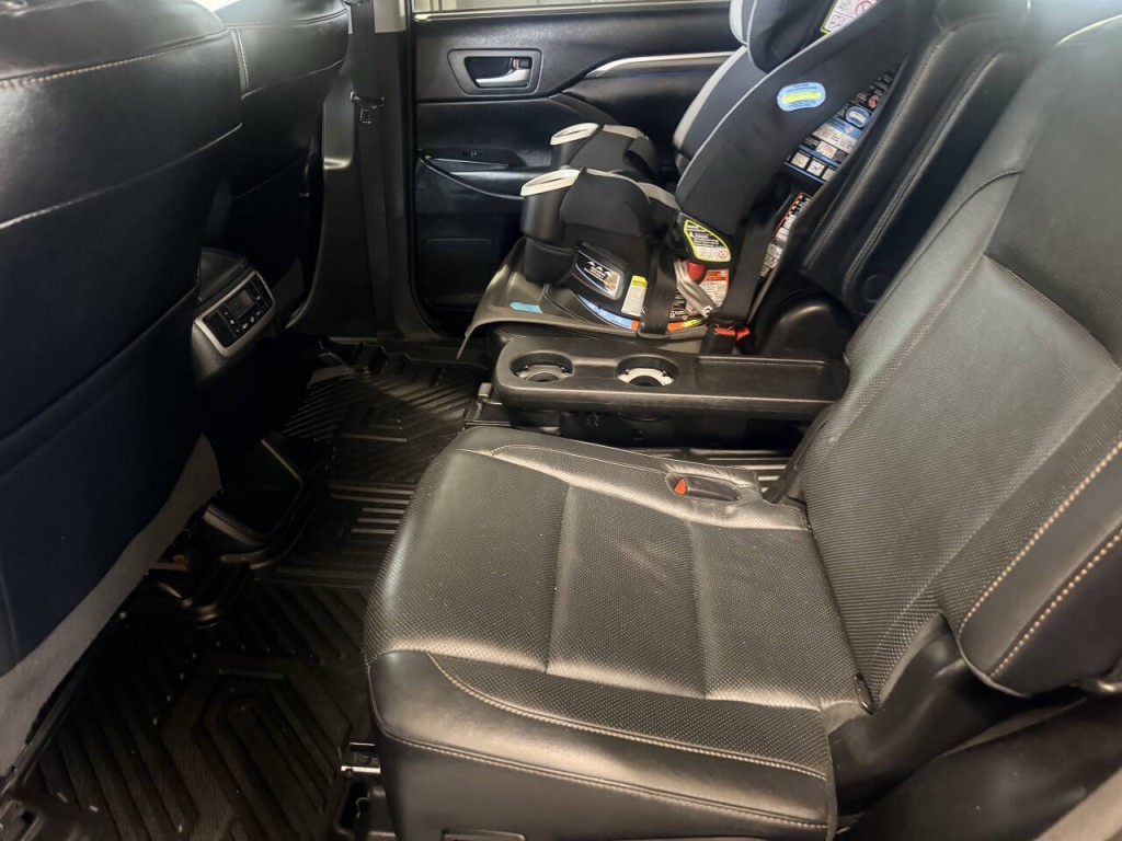 2017 Toyota Highlander Image 18