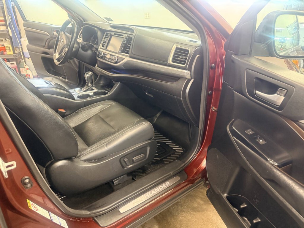 2017 Toyota Highlander Image 20