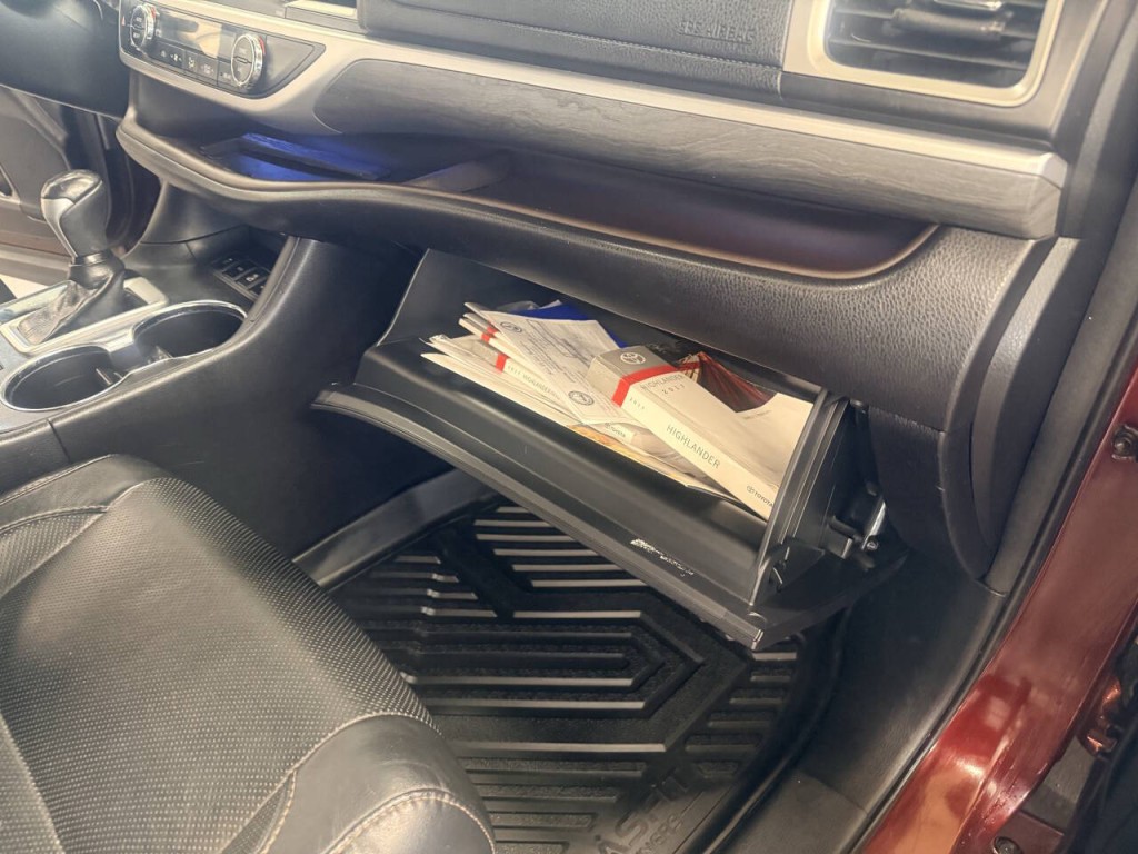 2017 Toyota Highlander Image 22