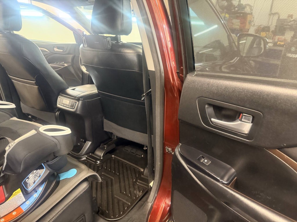 2017 Toyota Highlander Image 23