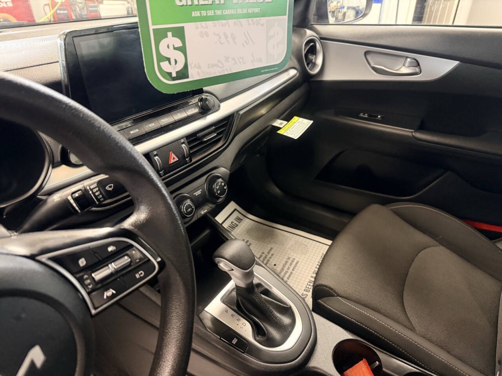 2023 Kia Forte Image 8