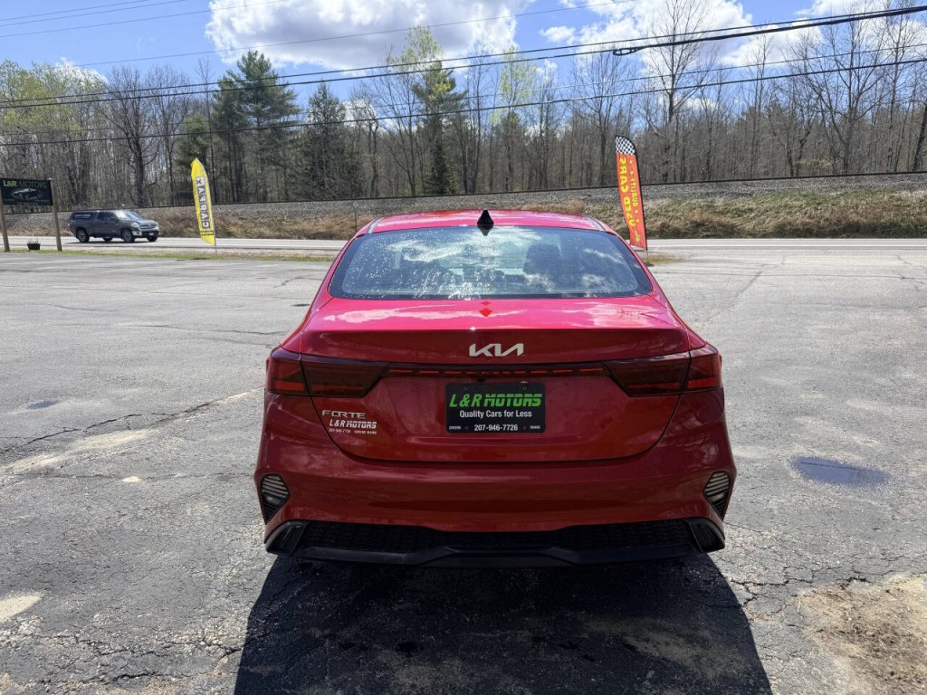 2023 Kia Forte Image 3