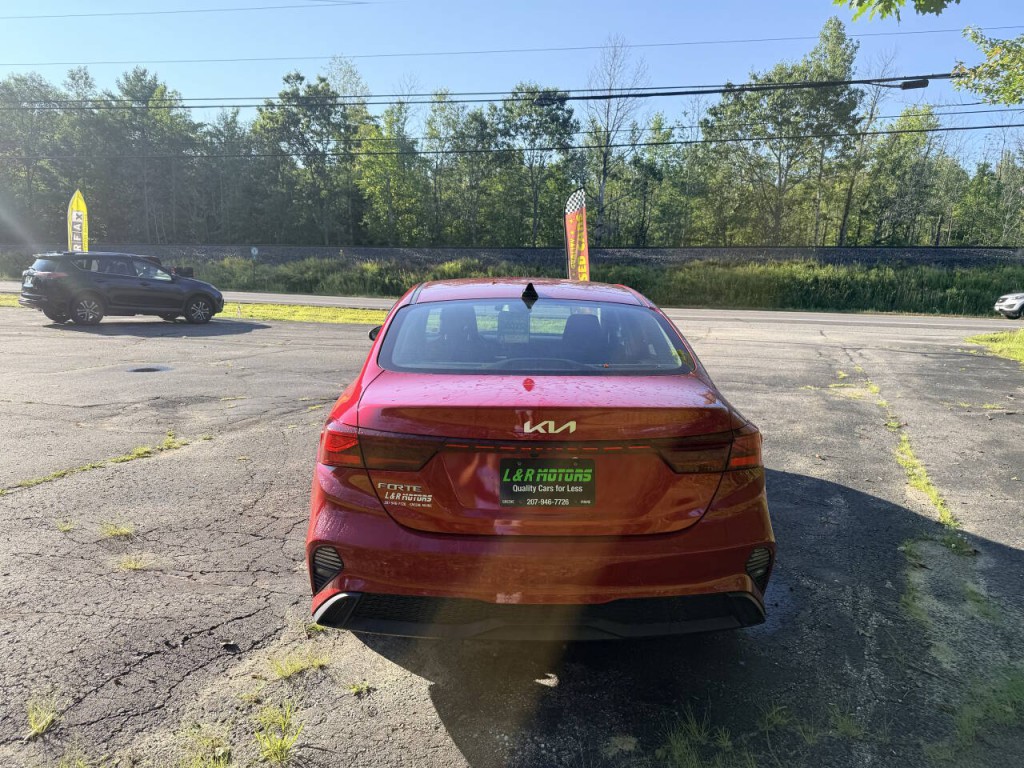 2023 Kia Forte Image 3