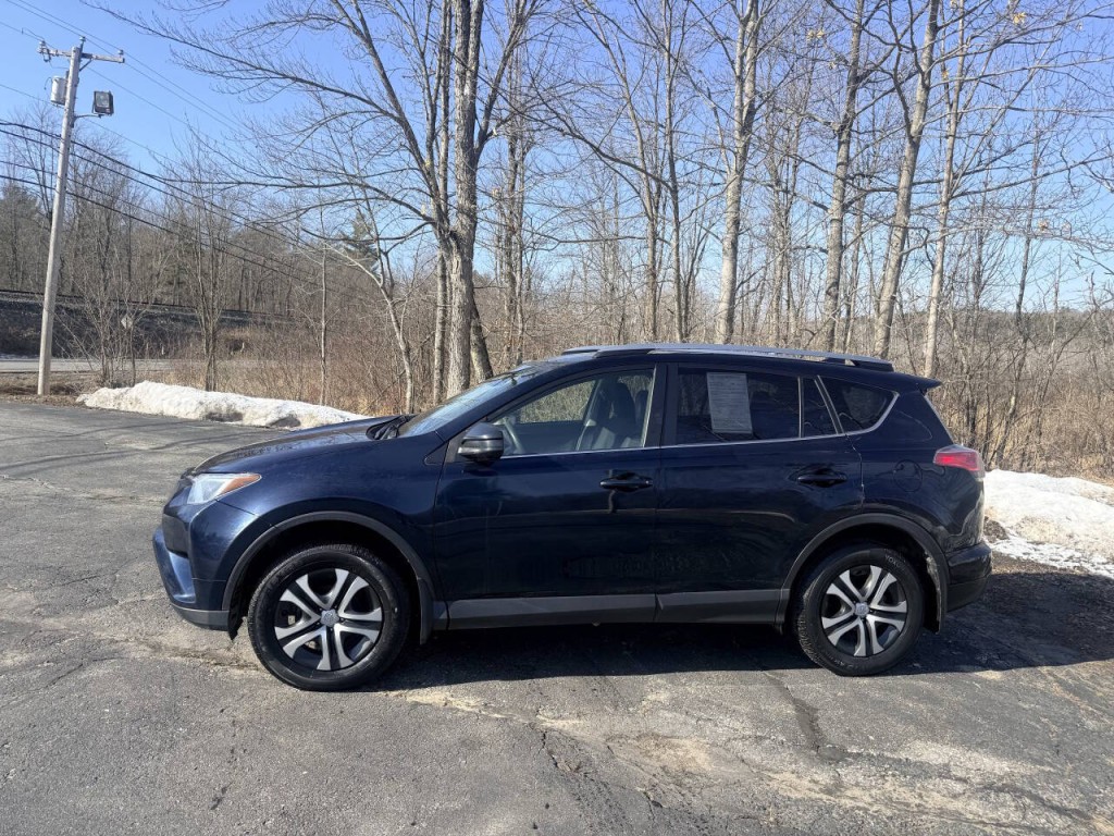 2017 Toyota Rav4 Image 2
