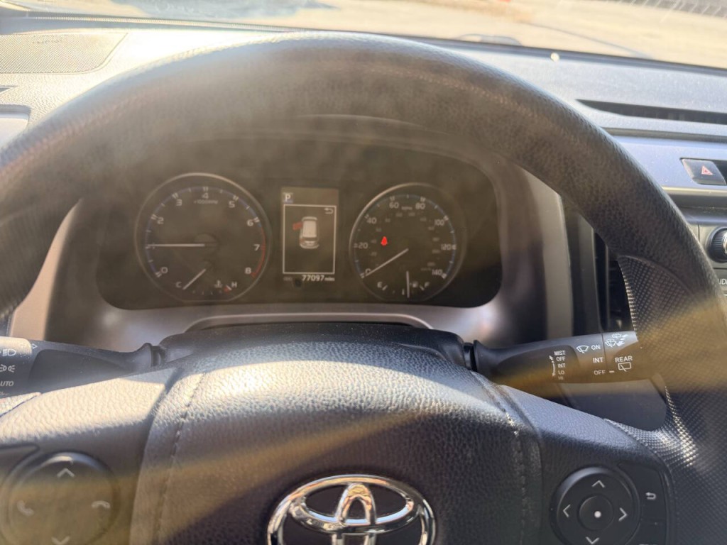 2017 Toyota Rav4 Image 6