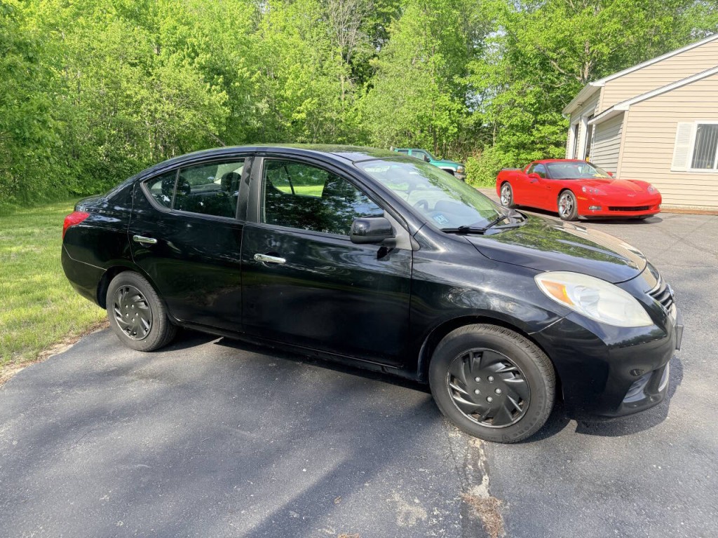 2012 Nissan Versa Image 5