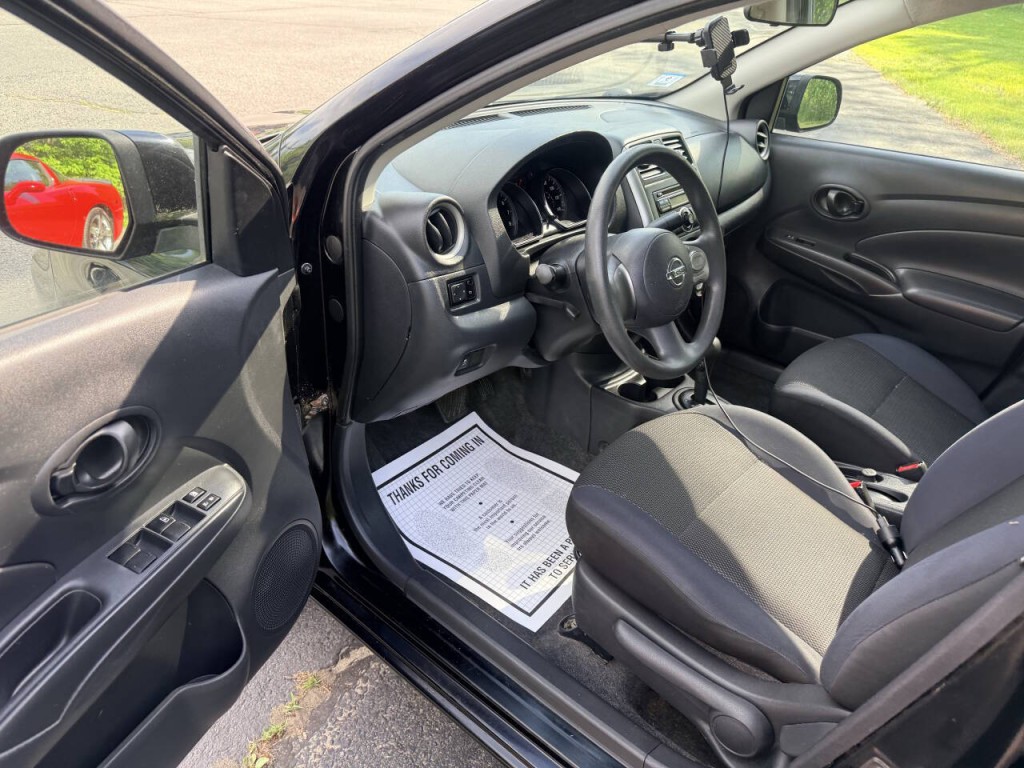2012 Nissan Versa Image 6