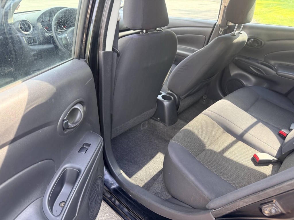 2012 Nissan Versa Image 10