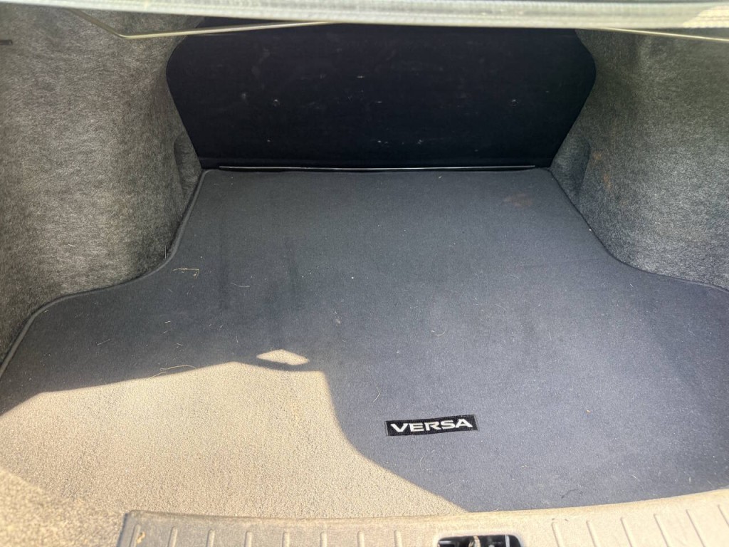 2012 Nissan Versa Image 12