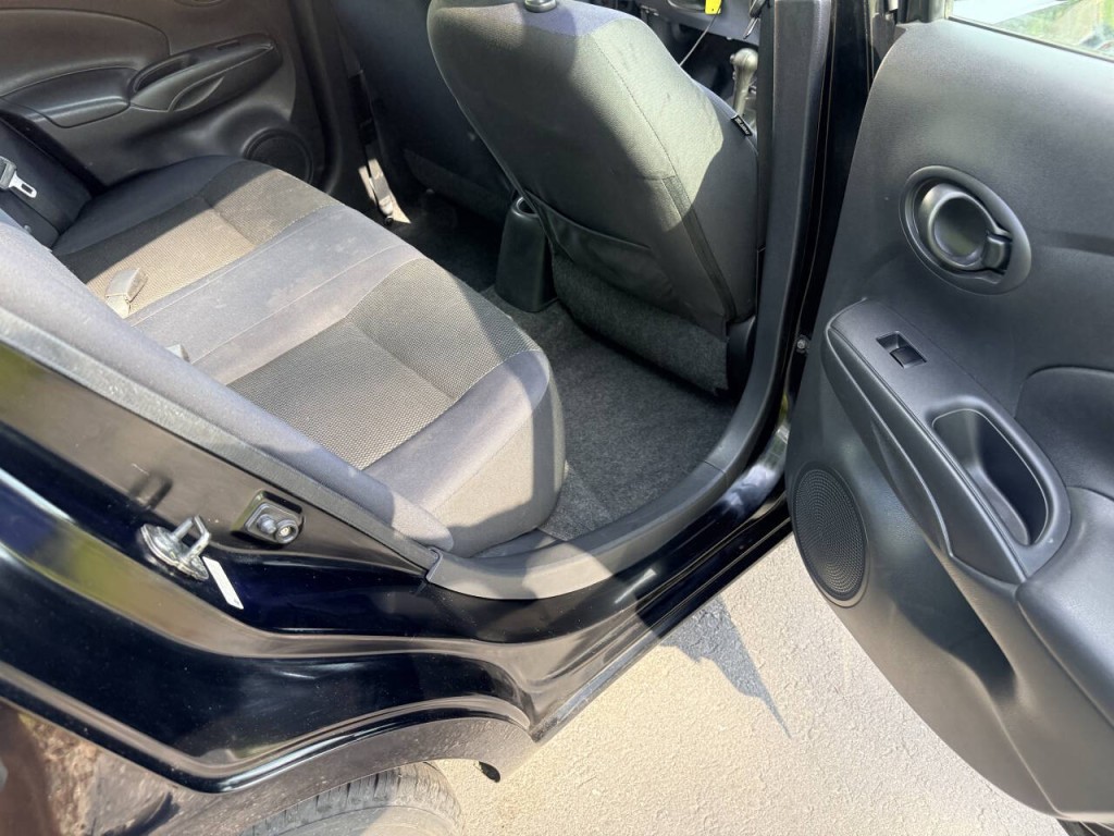 2012 Nissan Versa Image 13