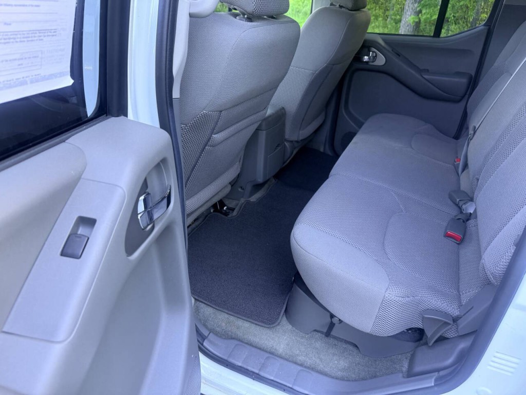 2017 Nissan Frontier Image 3