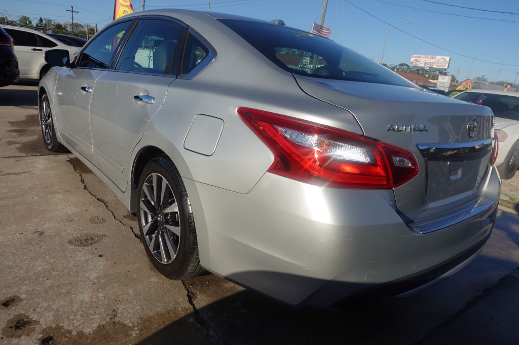 2016 Nissan Altima Image 6