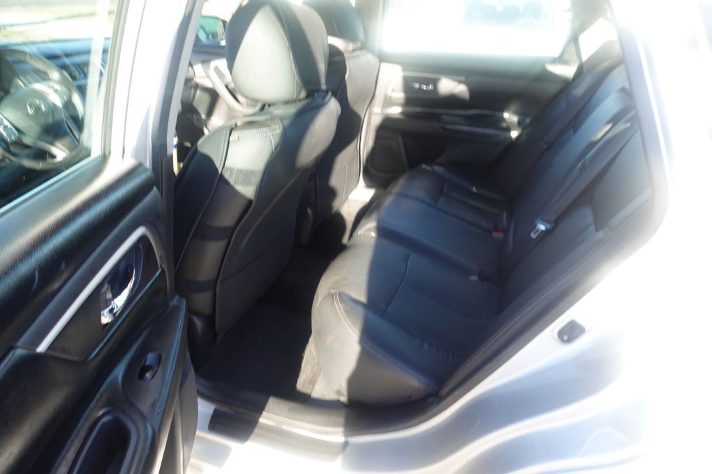 2016 Nissan Altima Image 10