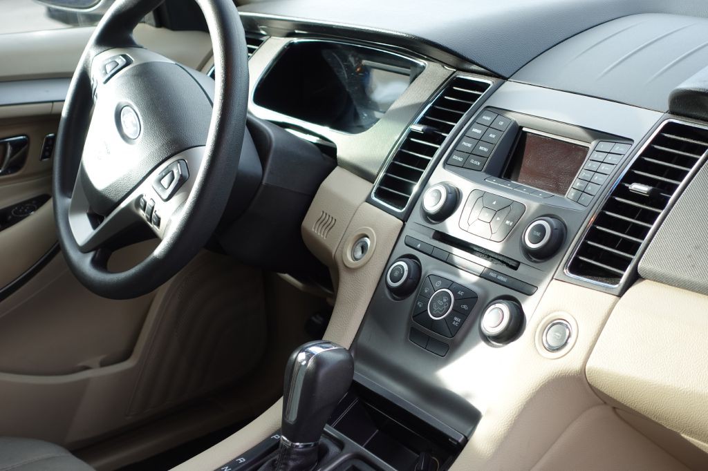2013 Ford Taurus Image 4