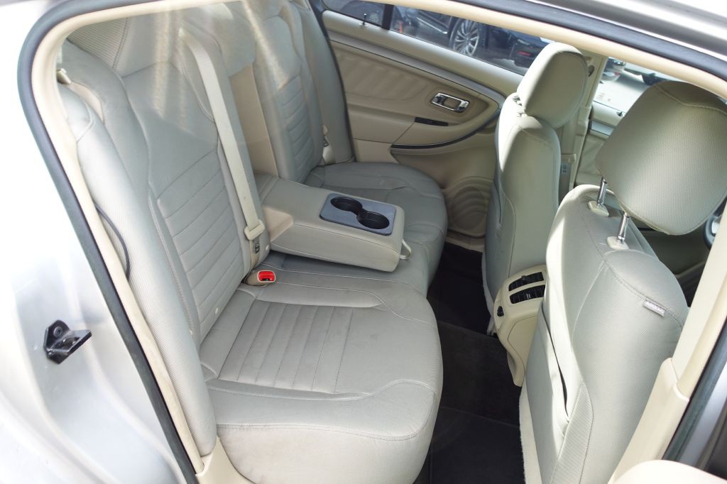 2013 Ford Taurus Image 11