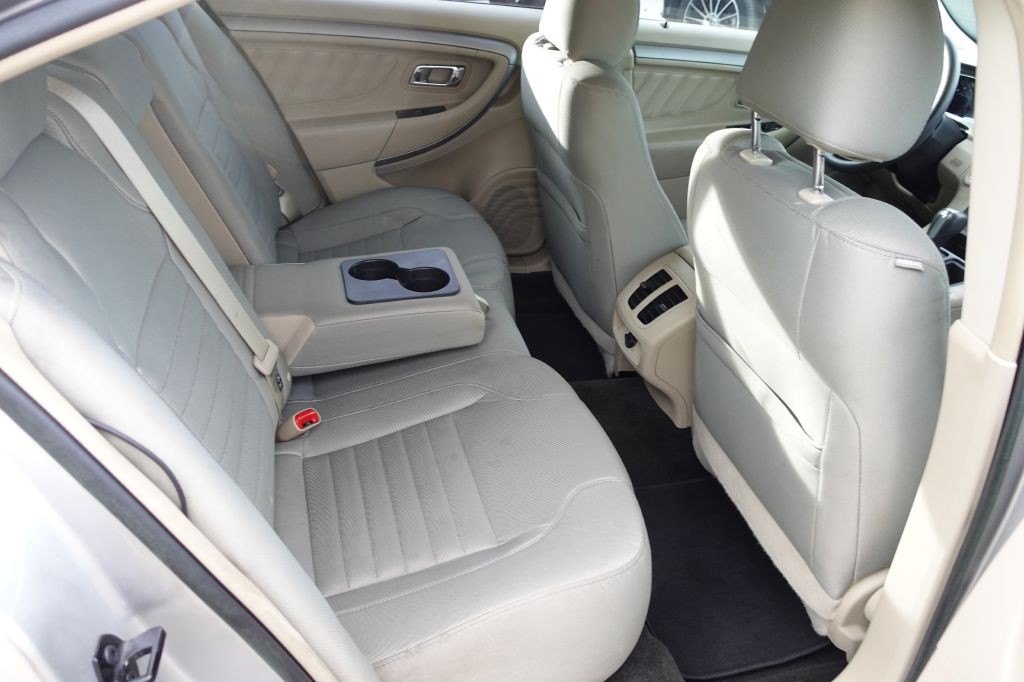 2013 Ford Taurus Image 12