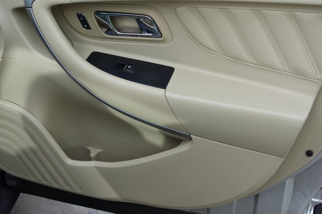 2013 Ford Taurus Image 16