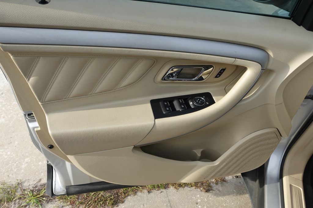 2013 Ford Taurus Image 17