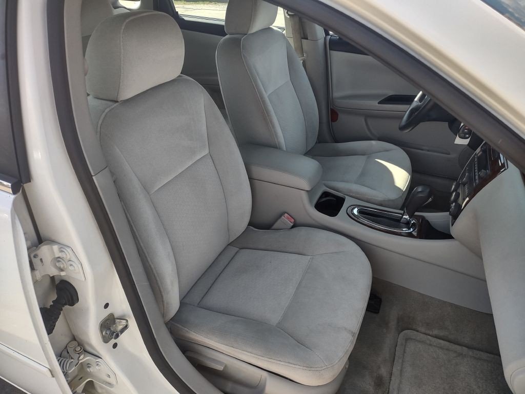 2011 Chevrolet Impala Image 11