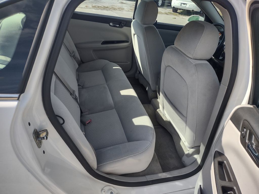 2011 Chevrolet Impala Image 17