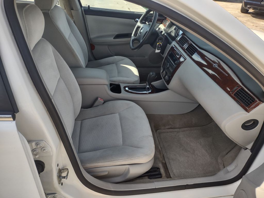 2011 Chevrolet Impala Image 18