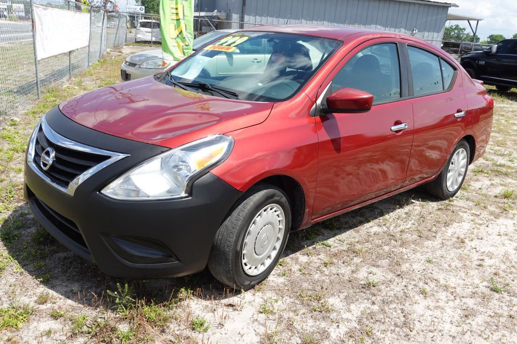 2019 Nissan Versa Image 1