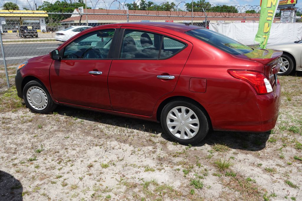 2019 Nissan Versa Image 3