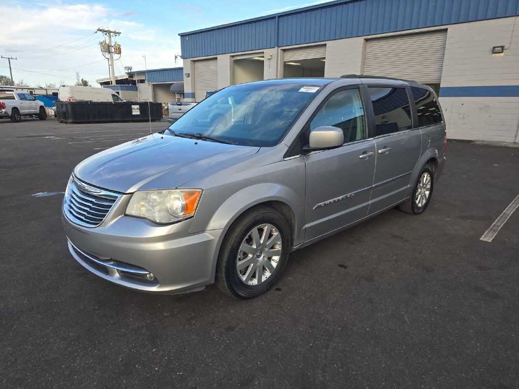 2016 Chrysler Town & Country Image 1