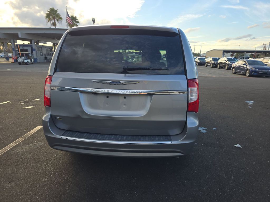 2016 Chrysler Town & Country Image 9
